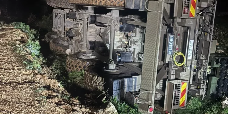 Dos soldados heridos tras volcar un lanzador “Lehav”