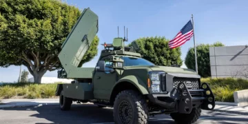 EE. UU. presenta Leonidas: Sistema que contrarresta enjambres de drones con microondas