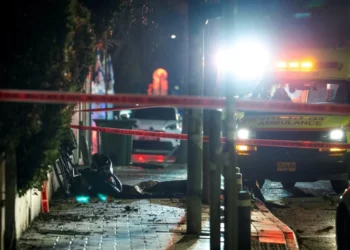 Un muerto y varios heridos tras ataques con misiles de Irán a Israel