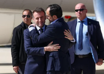 Macron llega a Chipre para hablar sobre seguridad en medio de la guerra en Oriente Medio
