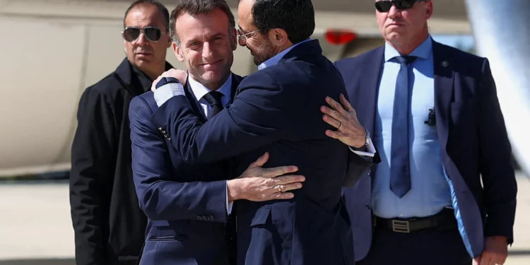 Macron llega a Chipre para hablar sobre seguridad en medio de la guerra en Oriente Medio