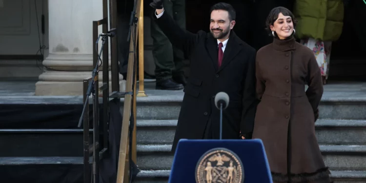 Esposa de Mamdani dio “me gusta” a posts que elogian el 7 de octubre