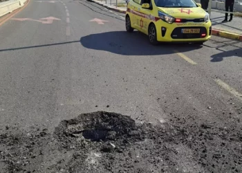 Cinco personas heridas en dos localidades del centro de Israel por ataque iraní con misiles