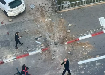 Tres heridos en ataque con misiles balísticos contra el centro de Israel