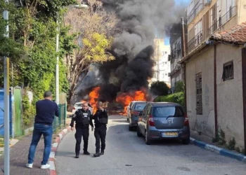 Ocho heridos leves por el ataque iraní con misiles al centro de Israel