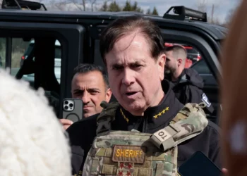 Agente que dirigió la respuesta al ataque a la sinagoga de Míchigan recibe andanada de amenazas