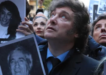 Milei condena a Irán en la conmemoración del mortífero atentado contra la embajada israelí