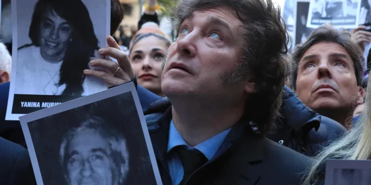 Milei condena a Irán en la conmemoración del mortífero atentado contra la embajada israelí
