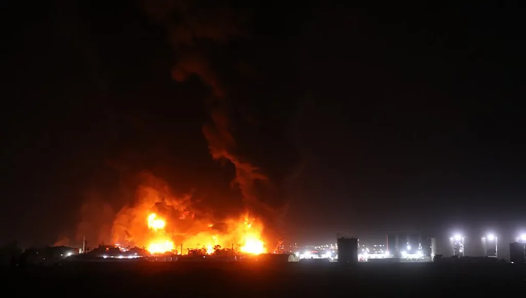 Dron iraní provoca incendio en la refinería de Mina Al-Ahmadi de Kuwait