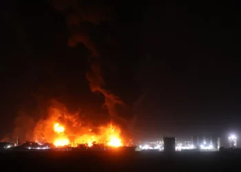 Dron iraní provoca incendio en la refinería de Mina Al-Ahmadi de Kuwait