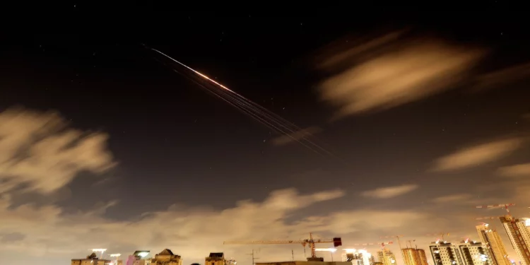 Irán reanudó sus ataques con misiles contra el sur de Israel