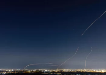 Tres misiles iraníes interceptados: Fragmentos en la zona de Beit Shemesh