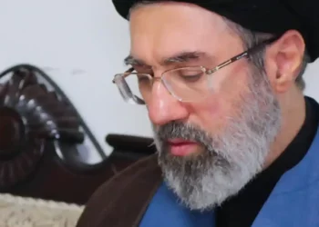 Video registra gritos de “Muerte a Mojtaba” en Teherán