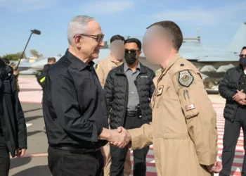 Netanyahu visita a los pilotos estadounidenses en el sur de Israel