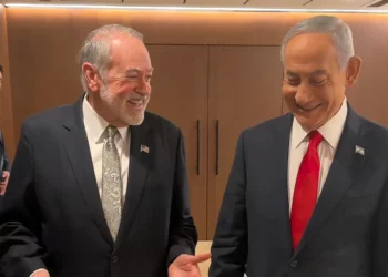 Netanyahu se burla de rumores sobre su muerte en un video con Huckabee