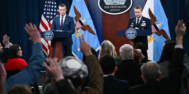 Pete Hegseth evita fijar un calendario para las operaciones de EE. UU. en Irán