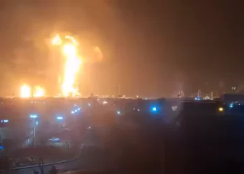 Israel ataca infraestructuras petroleras de Irán en Teherán