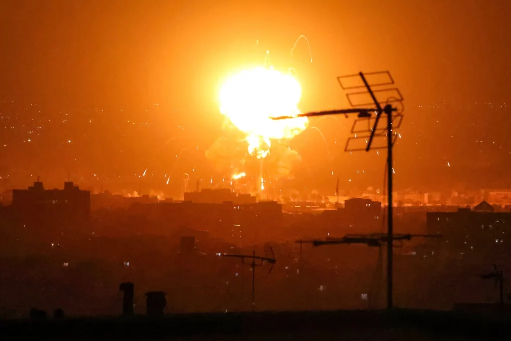 EE. UU. e Israel atacaron cinco instalaciones petroleras en Teherán durante la noche