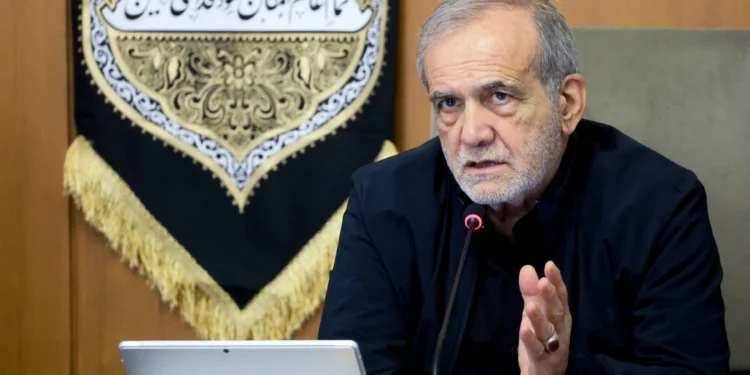 Pezeshkian advierte: la economía iraní se derrumbará en un mes si no hay alto el fuego