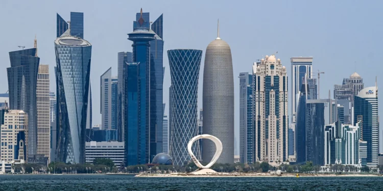 Rascacielos en el horizonte de Doha, Catar, el 15 de septiembre de 2025. (Mahmud HAMS / AFP)