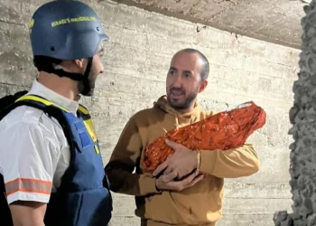 Un recién nacido es evacuado a un refugio tras una alerta en Tel Aviv