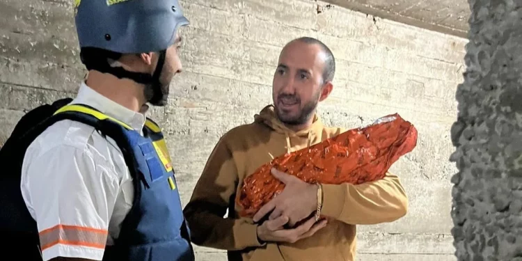 Un recién nacido es evacuado a un refugio tras una alerta en Tel Aviv