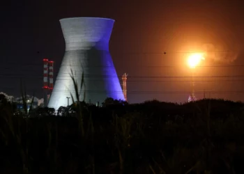 Bazan reanuda parte de sus operaciones tras ataque iraní en Haifa