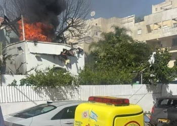 Munición de racimo iraní impacta en una casa de Rehovot