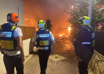 Seis heridos por el impacto de un cohete de Hezbolá en una vivienda de Nahariya