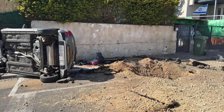 Una munición de racimo iraní causa daños en Rishon Lezion