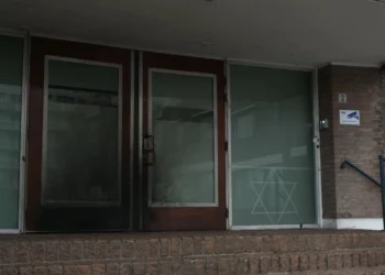 Investigan incendio nocturno en una sinagoga de Róterdam