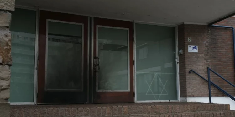 Investigan incendio nocturno en una sinagoga de Róterdam