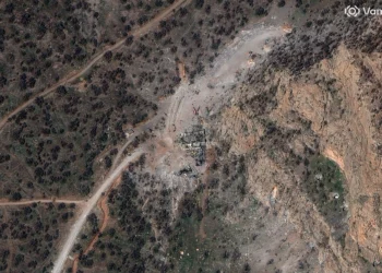 Nuevas imágenes satelitales muestran daños en bases de misiles de Irán