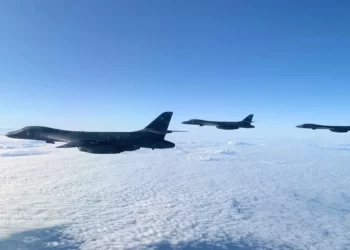 Bombarderos B-1 y B-52 inundan Europa para operaciones contra Irán