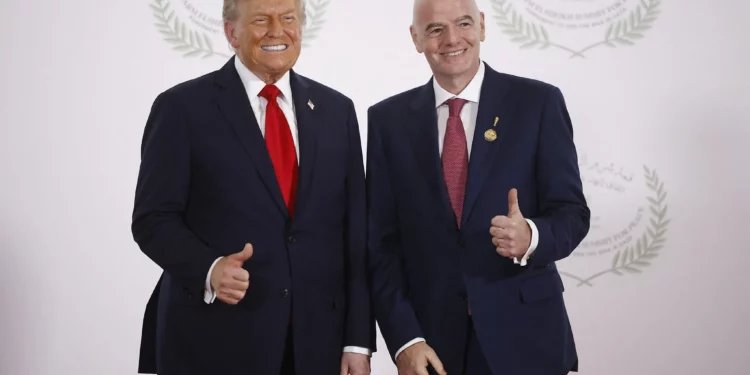 Infantino afirma que Trump le asegura que Irán podrá acudir a Estados Unidos para el Mundial