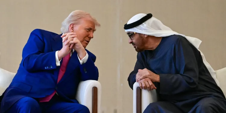 Trump habla con el presidente de los Emiratos Árabes Unidos