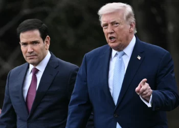 Trump da 48 horas a Irán o atacará sus centrales eléctricas si no abre el estrecho de Ormuz