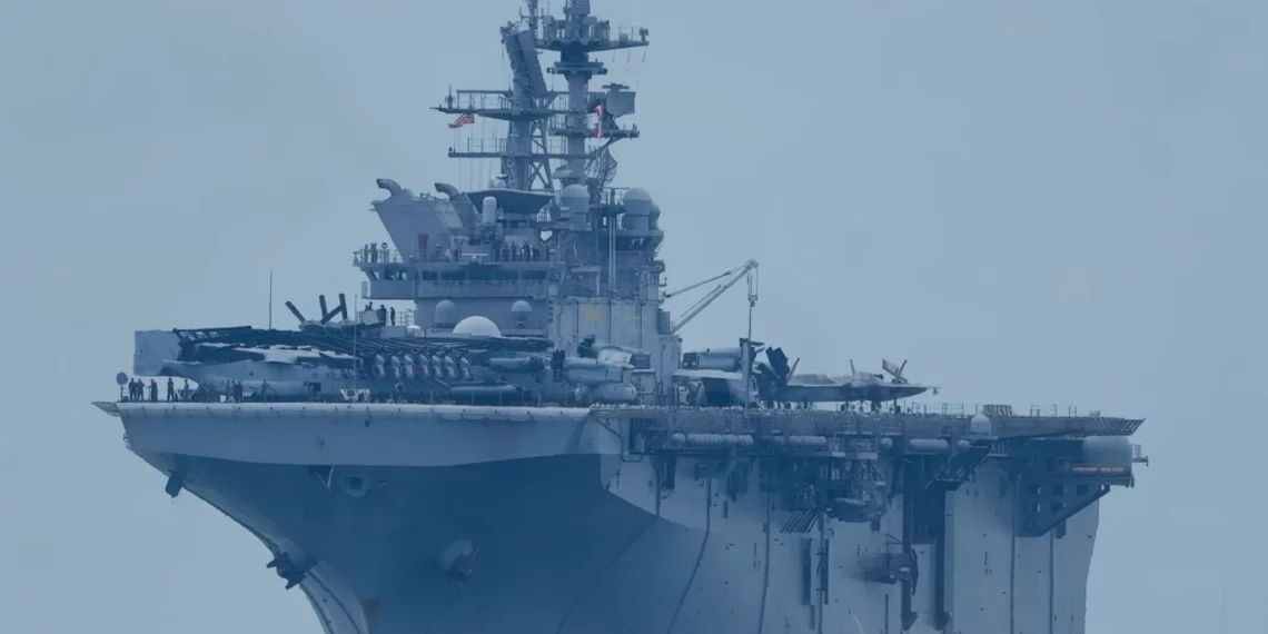 EE. UU. envía al Oriente Medio el USS Tripoli con marines a bordo