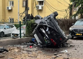 Una mujer herida tras ataque iraní con un misil en el centro de Israel