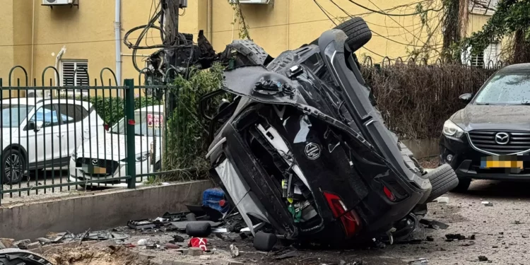 Una mujer herida tras ataque iraní con un misil en el centro de Israel