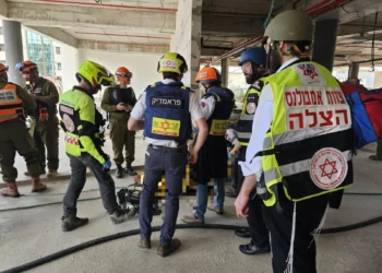 Bomba de racimo iraní impacta en 6 sitios del centro de Israel