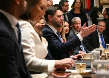 Vance: “el ejército convencional de Irán está prácticamente destruido”