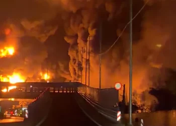 Israel confirma bombardeo contra depósitos de combustible en Teherán