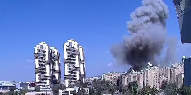 Impacto de un misil iraní en Beersheba: Quince heridos