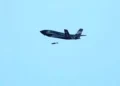 Baykar prueba con éxito bombas guiadas en el dron de combate KIZILELMA