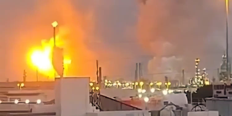 Explosiones sacuden las instalaciones petroleras de Baréin: misiles iraníes atacan la infraestructura energética