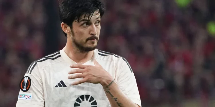 Irán amenaza con embargar los bienes del futbolista Sardar Azmoun