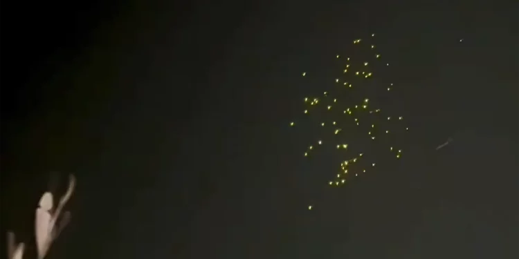 Irán ataca el centro de Israel con bombas de racimo