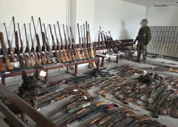 Israel halla más de 130 armas de Hezbolá en una escuela en el sur del Líbano