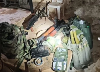Ejército israelí publica imágenes de alijos de armas de Hezbolá en el Líbano